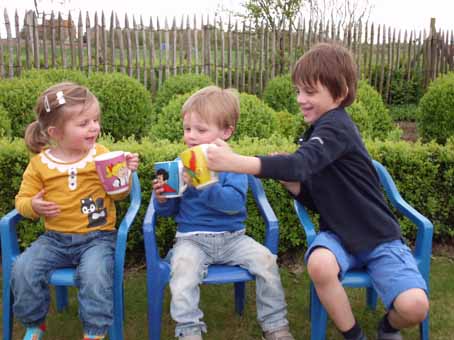 Samen met Nora, Gust en Lowie een zomer lang plezier met de zoektochten