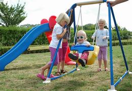 schommelen in groep in de Uitweg